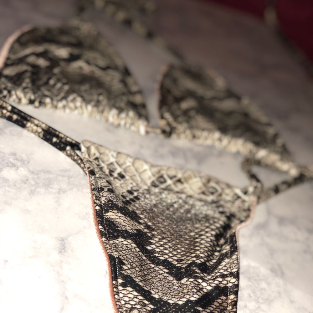 Velvet Snake - Picture 2 of 3